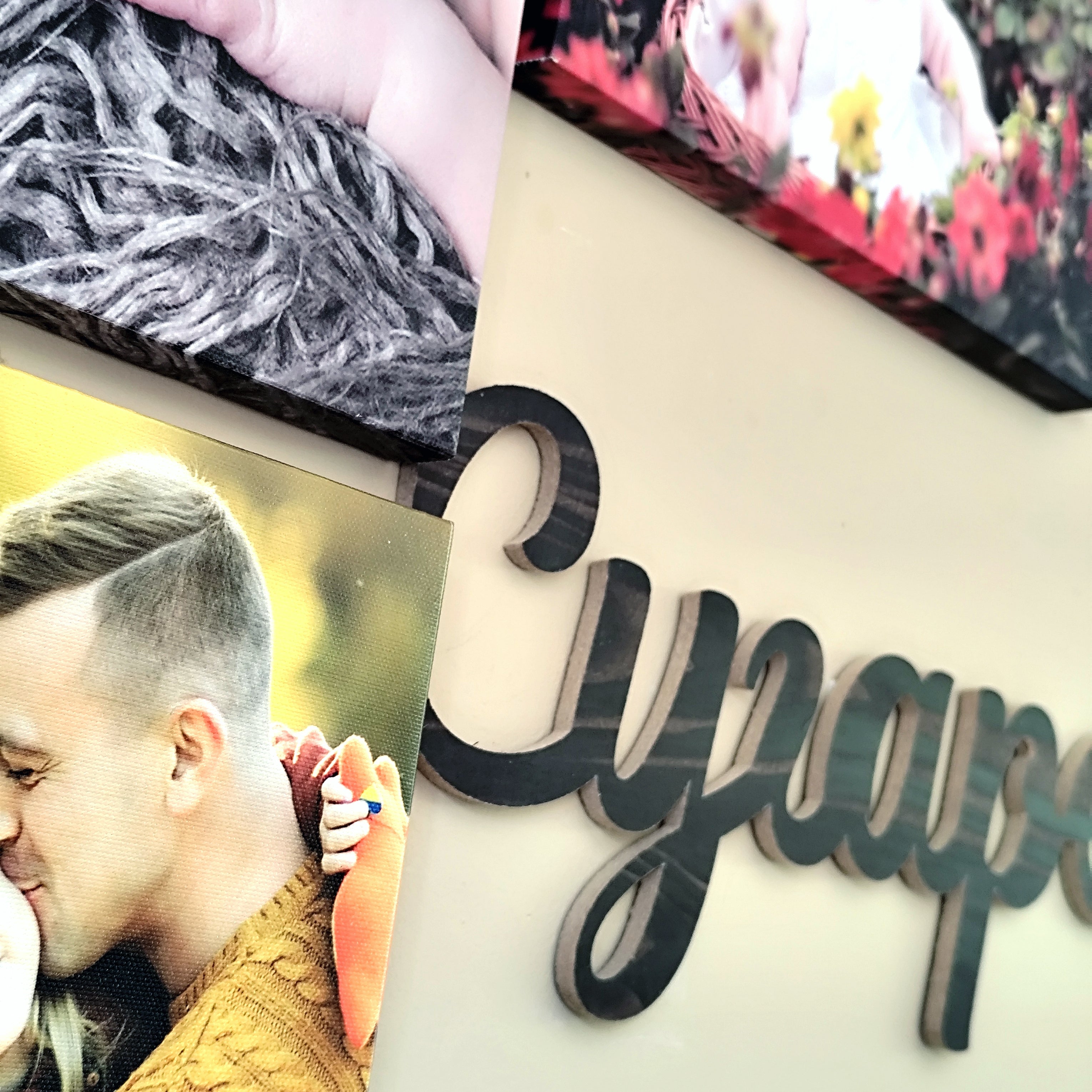 Семеен сет снимки на канава и фамилия от дърво – акцент за вашия дом